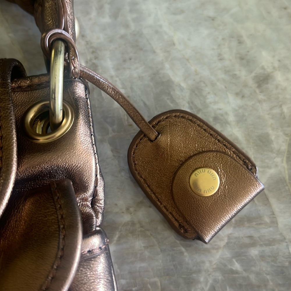 Miu Miu Iconic Matelasse Lux Copper/Rose Gold Quilted Leather Shoulder Hand Bag. - Picture 4 of 11